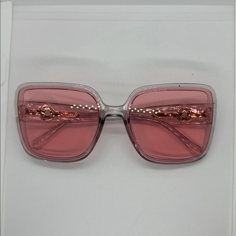 Oversized Square Sunglasses Gray Frame Pink Lens Gold DetailTrendy Fashion UV400